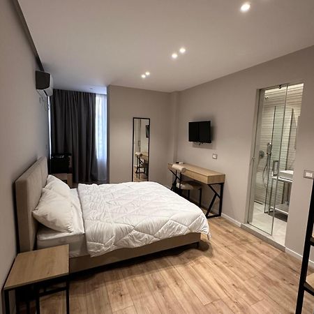 Amazon 8 Guesthouse Tirana Eksteriør billede