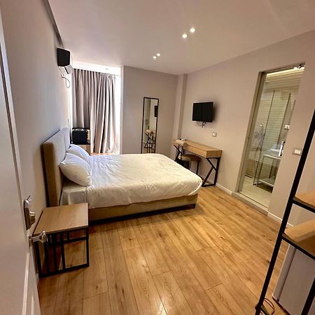Amazon 8 Guesthouse Tirana Eksteriør billede