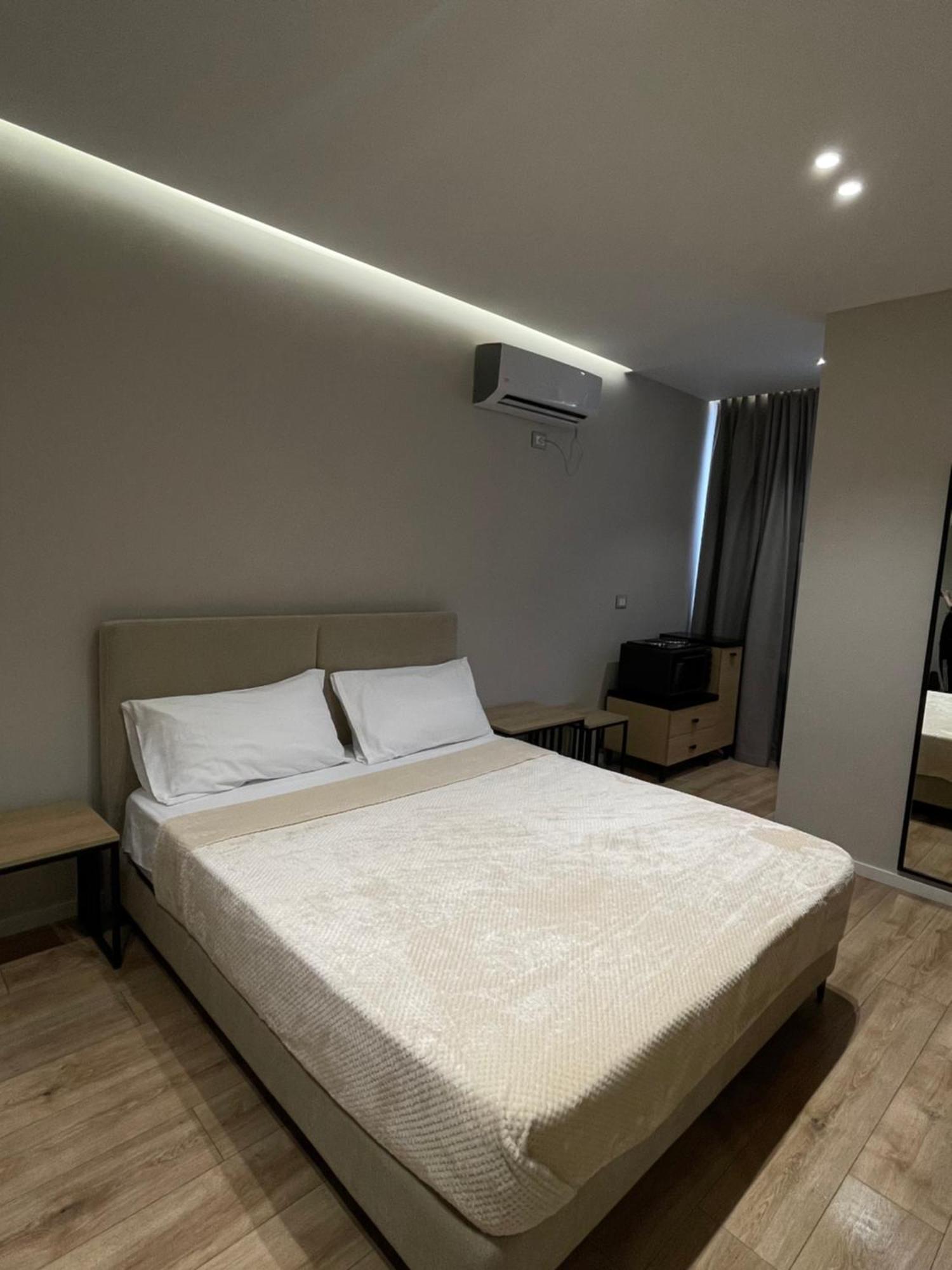 Amazon 8 Guesthouse Tirana Eksteriør billede